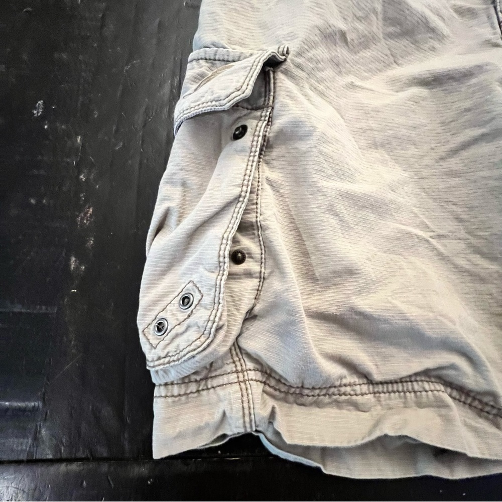 Tommy Bahama Khaki Cargo Shorts Size 36 Men’s EUC - Picture 6 of 9